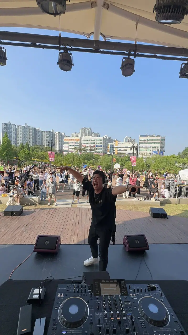 ROGUN 공연 현장 사진 2